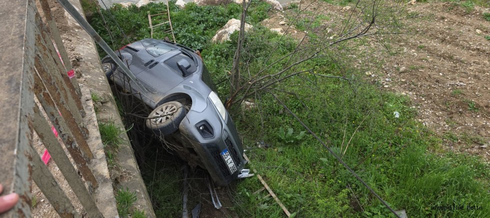 İNEGÖL’DE ZİNCİRLEME KAZA: 1 ARAÇ DEREYE UÇTU, YARALILAR VAR