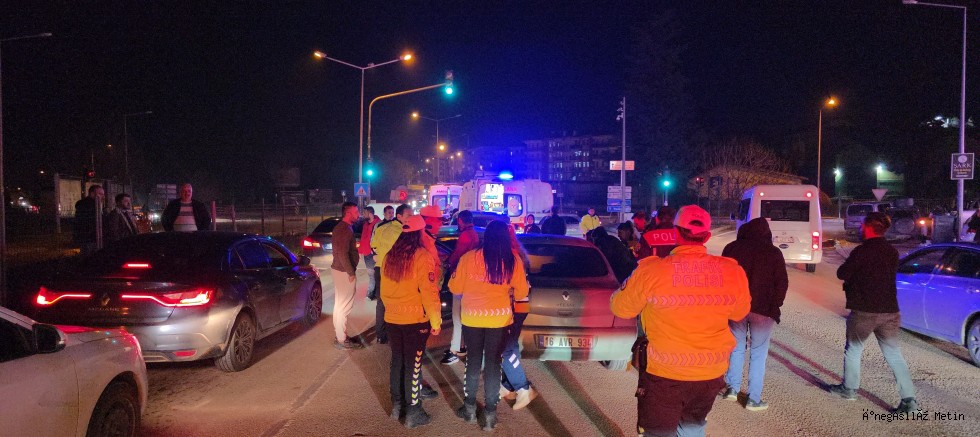 İNEGÖL’DE ZİNCİRLEME KAZA: 3 ARAÇ ÇARPIŞTI, 4 YARALI