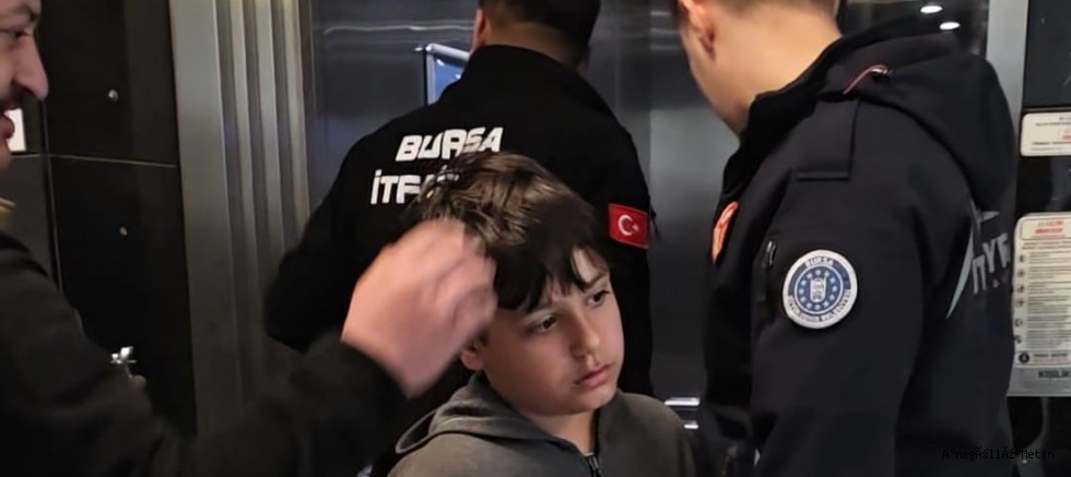 İnegöl devlet hastanesi’nde asansörde mahsur kalan çocuk kurtarıldı