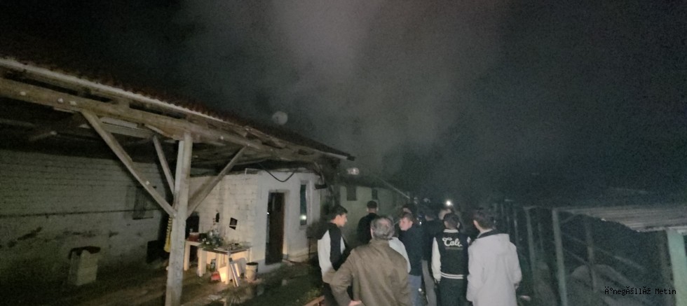 İNEGÖL ORTAKÖY’DE ÇİFTLİK YANGINI PANİĞE NEDEN OLDU
