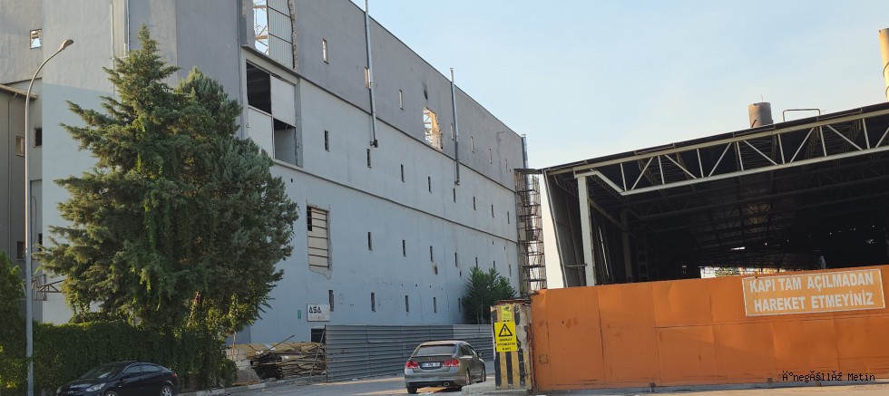 İnegöl OSB’de Feci İş Kazası: 9 Metreden Düşen İşçi Ağır Yaralandı