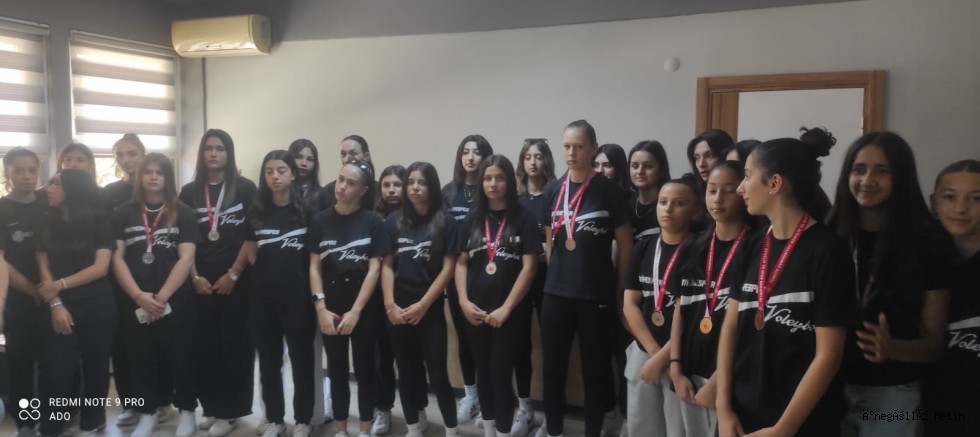 İnegöl’ün sultanları kupa ile döndü