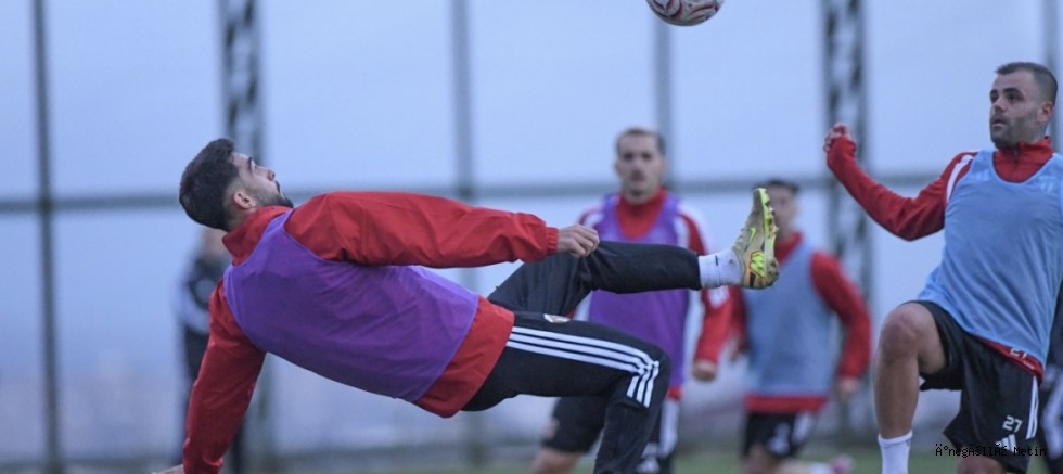İNEGÖLSPOR, İSMAİL SERBEST YÖNETİMİNDE İLK ANTRENMANINI YAPTI