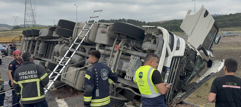 Kocaeli’de Karpuz yüklü tır devrildi: 1 ölü, 3 yaralı