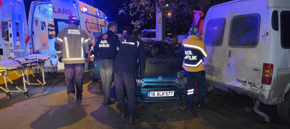 Kontrolden Çıkan Otomobil Park Halindeki Araçlara Çarptı: 1 Yaralı