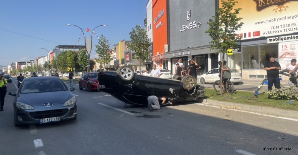 Kontrolden Çıkan Otomobil Takla Attı: 2 Yaralı