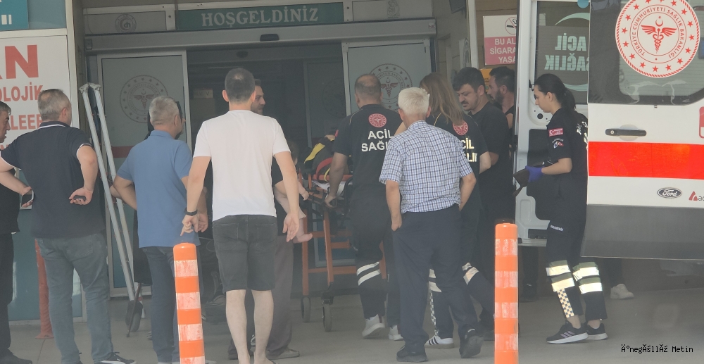 Kamyonetin Kasasındaki 5 Kişi Yola Savruldu: 5 Yaralı