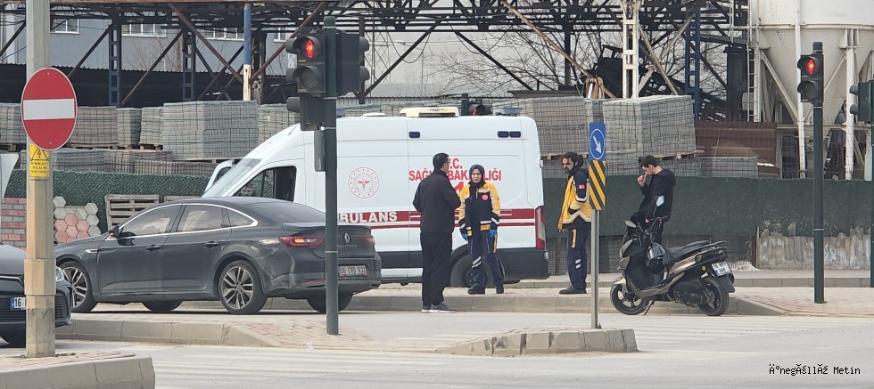 Metal Sanayi Kavşağı’nda Otomobil ile Motosiklet Çarpıştı: 2 Yaralı