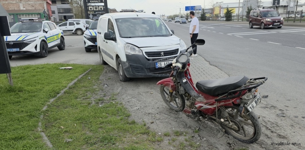 MOTOSİKLETE ARKADAN ÇARPTI: 1 AĞIR YARALI