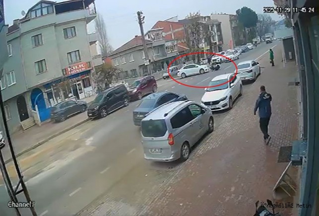 Motosikletin devrildiği kaza anı kamerada: 1 yaralı