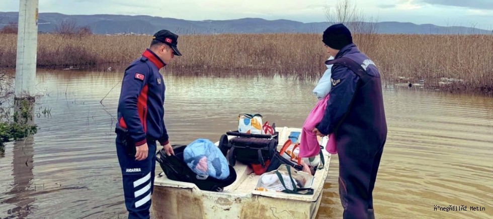 Nilüfer’de mahsur kalan aileyi jandarma kurtardı