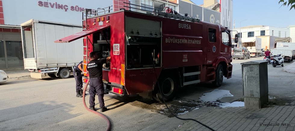 Okul Önündeki Saksıda Çıkan Yangın Paniğe Neden Oldu
