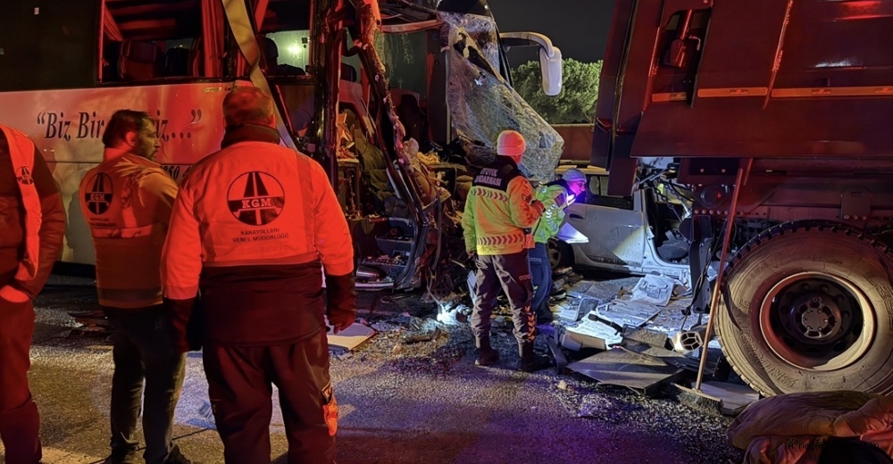 Sakarya TEM Otoyolu'nda feci kaza: 1 ölü yaralı sayısı 27'ye yükseldi