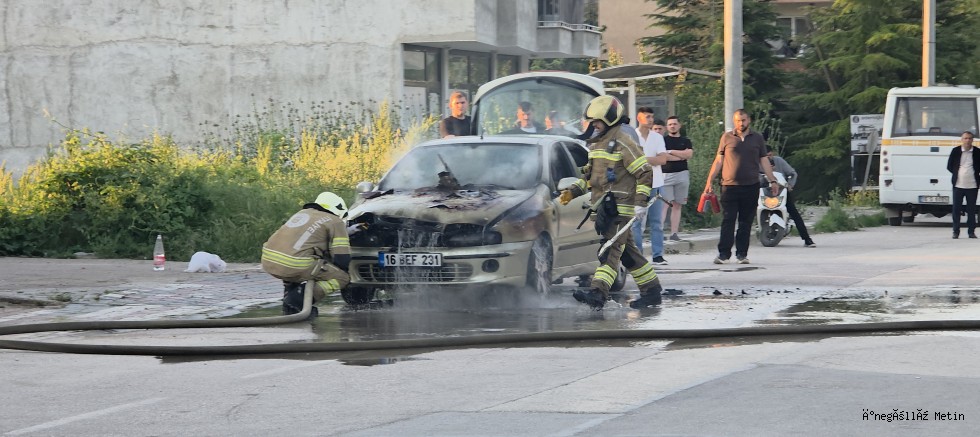 Seyir Halindeki Otomobilin Motoru Alev Aldı
