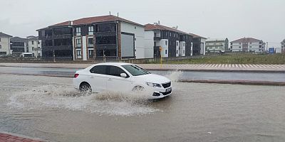 10 Dakikalık yağış, Alanyurt'un o bölgesini sular altında bıraktı 