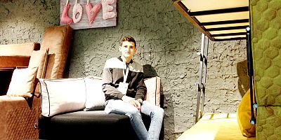 19 Yaşındaki mobilyacının ürünleri, İnegöl Uluslararası mobilya fuarında dikkat çekti