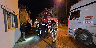 2 Katlı Ev Yangında Kullanılamaz Hale Geldi