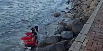 3 tekerlekli elektrikli motosiklet denize uçtu