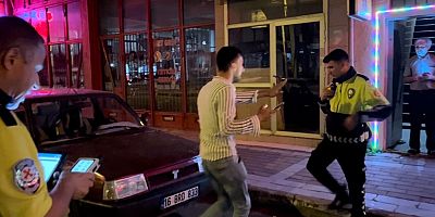 4 kez alkolmetreye üflemedi, yetmedi kaçmaya çalıştı, polisin bir sözüyle geri döndü