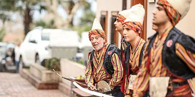 92 yaşındaki Şevket Şardağ, 66 yıldır kılıçkalkan oynuyor