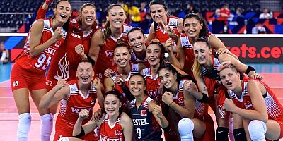 A Milli Voleybol Takımı 7'de 7 yaparak yarı finale yükseldi