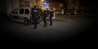 Adam yaralama suçundan aranıyordu, bekçiler yakaladı