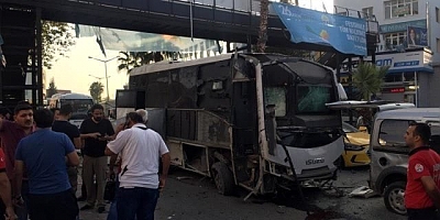 Adana'da polis otobüsünün geçişi sırasında patlama