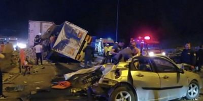 ADANA - Trafik kazasında 7 kişi öldü, 7 kişi yaralandı