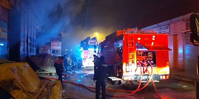 AĞAÇ İŞLERİ SANAYİ'NDE BÜYÜK YANGIN