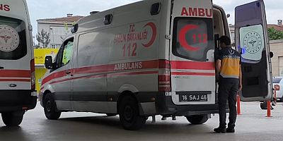 Kiraz toplarken ağaçtan düşen yaşlı adam ağır yaralandı