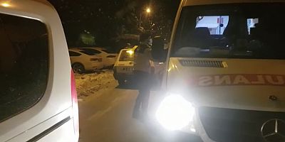 Ailesi ile kavga eden kişi kendisini bıçakladı