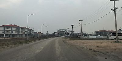 AKPINAR CADDESİ ÜZERİNDE DÜZENLEME YAPILMAMASI