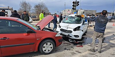 Alanyurt-İnegöl Yolunda Kaza: Cadde Savaş Alanına Döndü