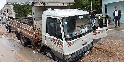 Alanyurt’ta Yol Çöktü