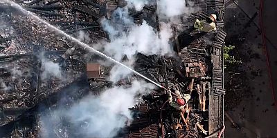 Alev alev yanan köy evi havadan böyle görüntülendi