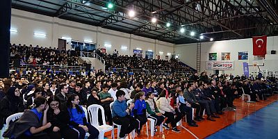 Alper Gezeravcı İnegöl’de Gençlerle Buluştu