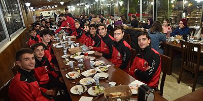 ALTYAPI EKiBi YEMEKTE BULUŞTU