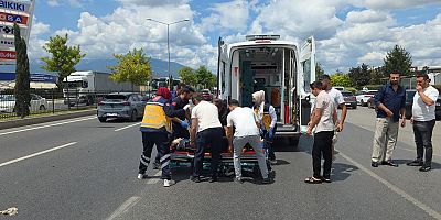 Ana Yola Çıkan Otomobil Motosiklete Çarptı: 2 Yaralı