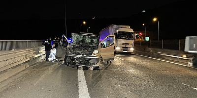Anadolu Otoyolu'nda panelvan ile tırın çarpıştığı kazada 1 kişi öldü