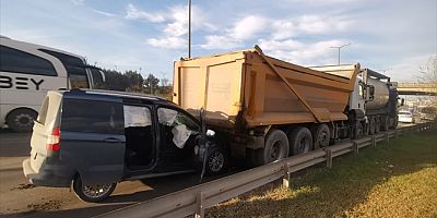Anadolu Otoyolu'ndaki zincirleme trafik kazasında 2 kişi yaralandı