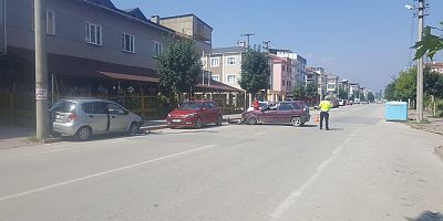 ANİDEN YOLA ÇIKAN ARAÇ KAZAYA SEBEP OLDU