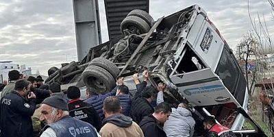 ANKARA’DA FACİA: OTOBÜS ÜST GEÇİDE ÇARPTI, 5 ÖLÜ 15 YARALI