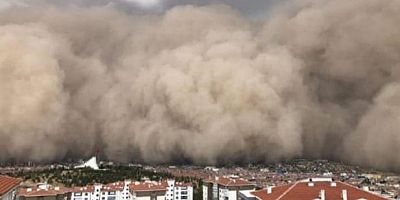 Ankara'nın Polatlı ilçesinde yaşanan kum fırtınası