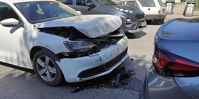 Araçlar birbirine girdi