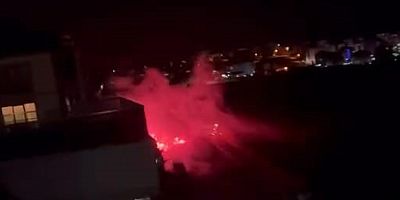Araçtan atılan havai fişek yangına yol açtı