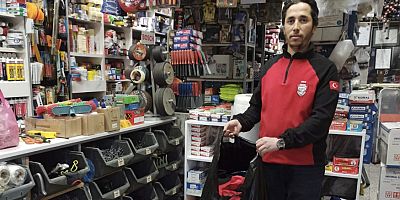 Arama kurtarmanın elbisesini alan kadın geri getirdi