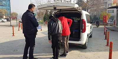 Aranan ve firari olan 2 şahıs gözaltına alındı