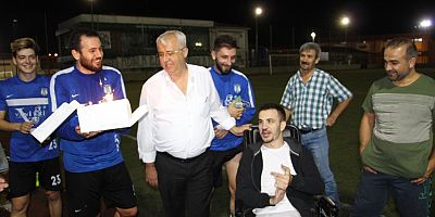 ARKADAŞLARINDAN SÜRPRİZ DOĞUM GÜNÜ KUTLAMASI