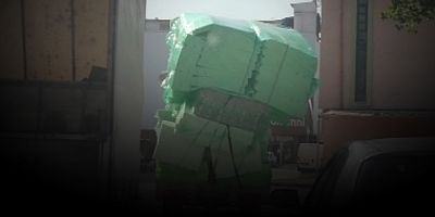 AŞIRI YÜKLÜ KAMYONET TEPKİLERE NEDEN OLDU