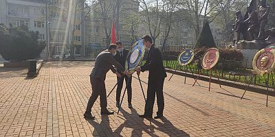 Atatürk Anıtında sade bir tören ile kutlandı